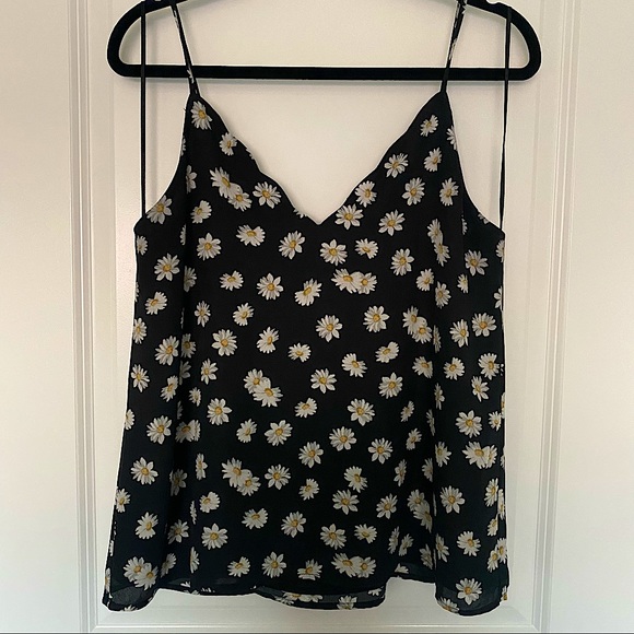 NWOT Socialite Scalloped Chiffon Tank Top Black Daisy Flower - SIZE M - Picture 2 of 5